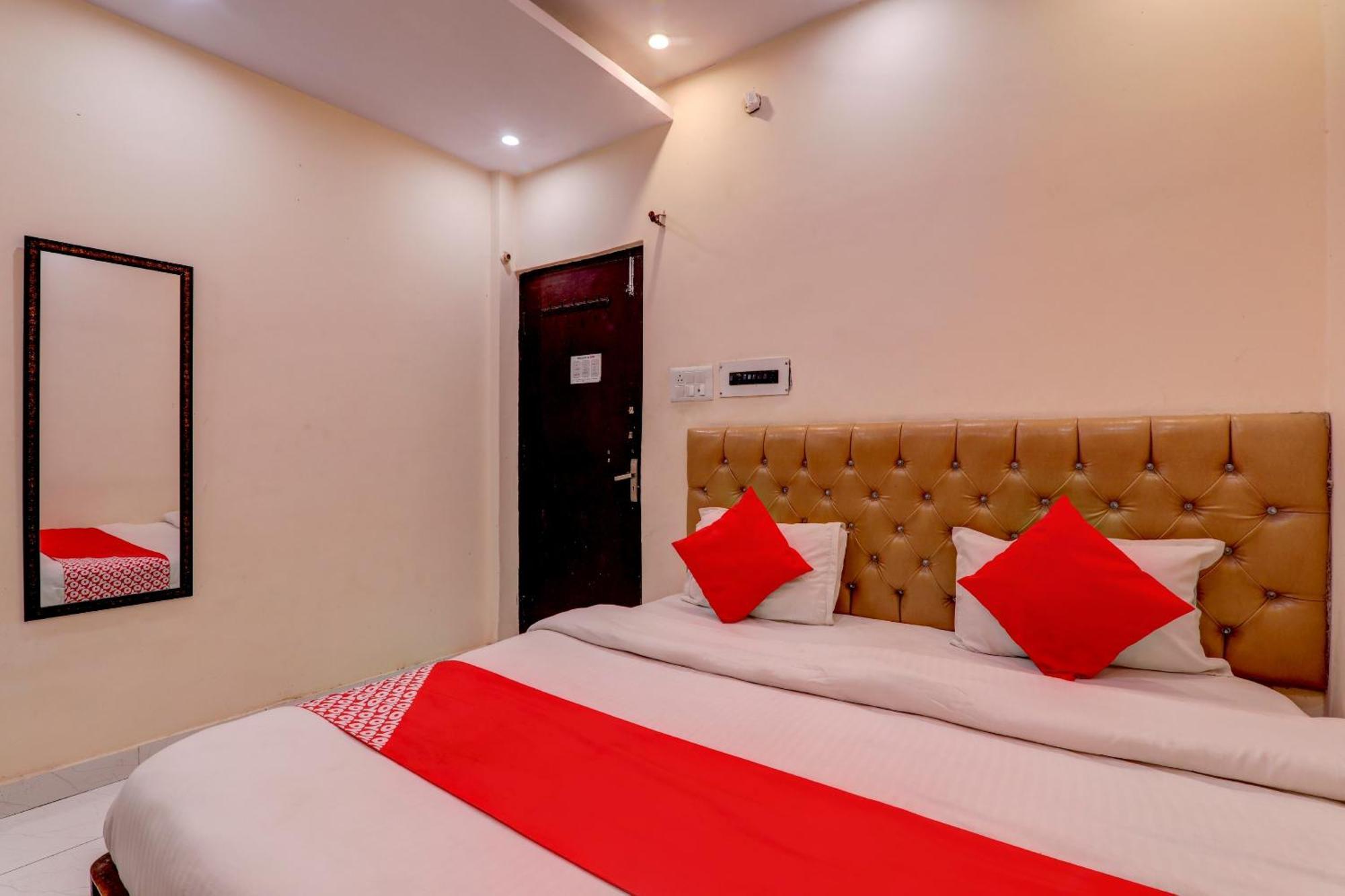 Hotel O Moon Palace Near Sahara Ganj Mall Лакнау Екстериор снимка
