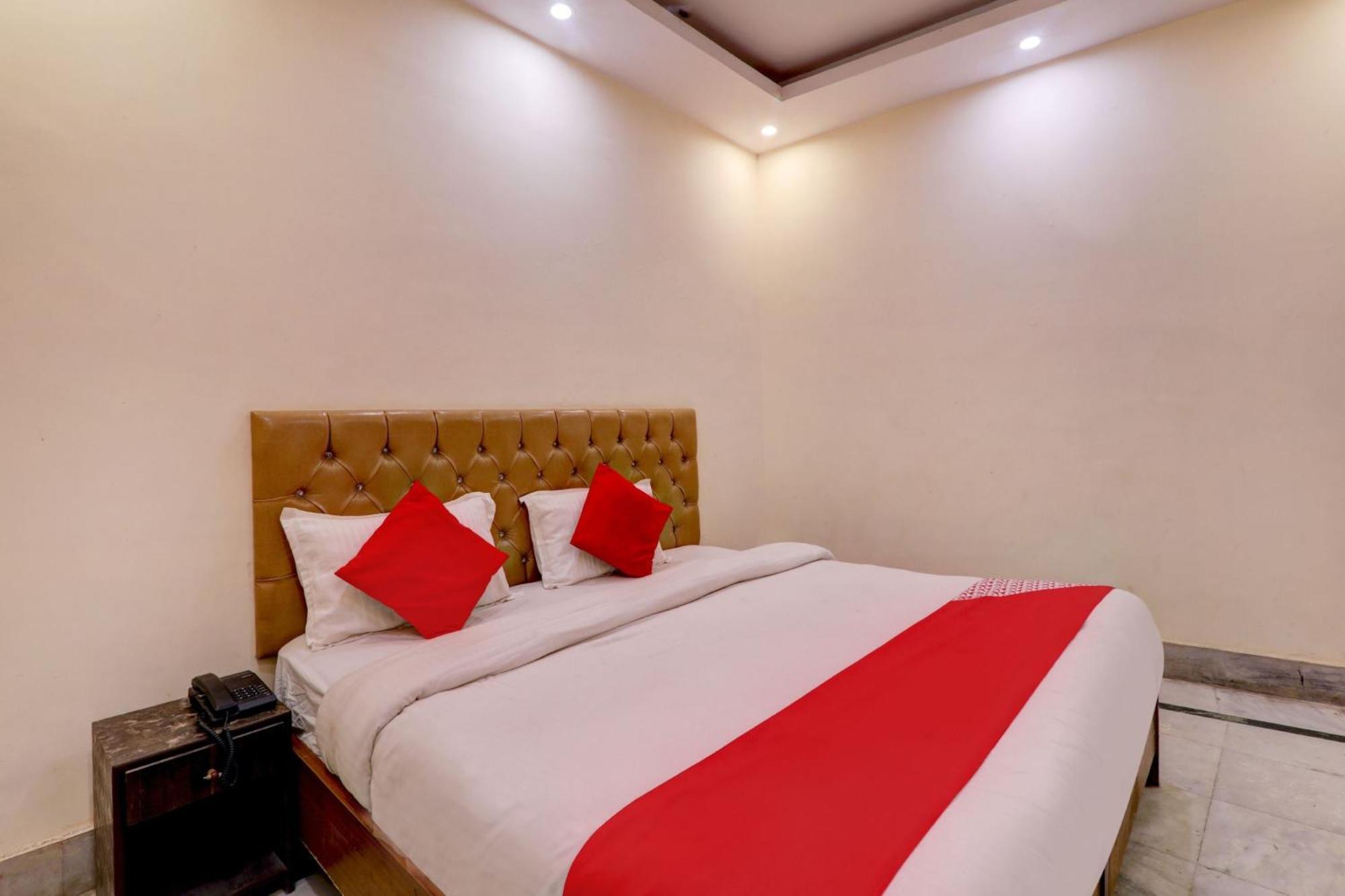Hotel O Moon Palace Near Sahara Ganj Mall Лакнау Екстериор снимка