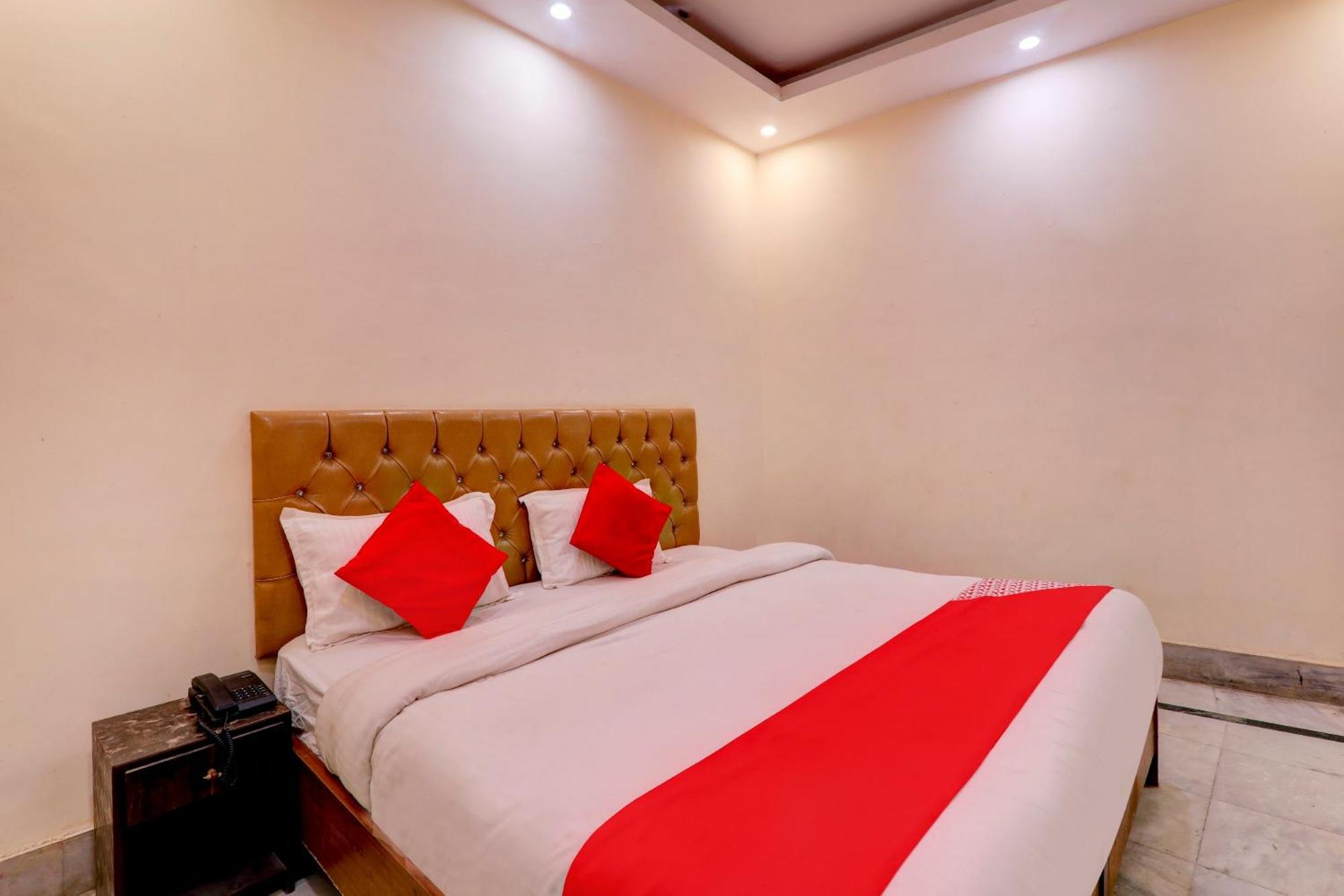 Hotel O Moon Palace Near Sahara Ganj Mall Лакнау Екстериор снимка