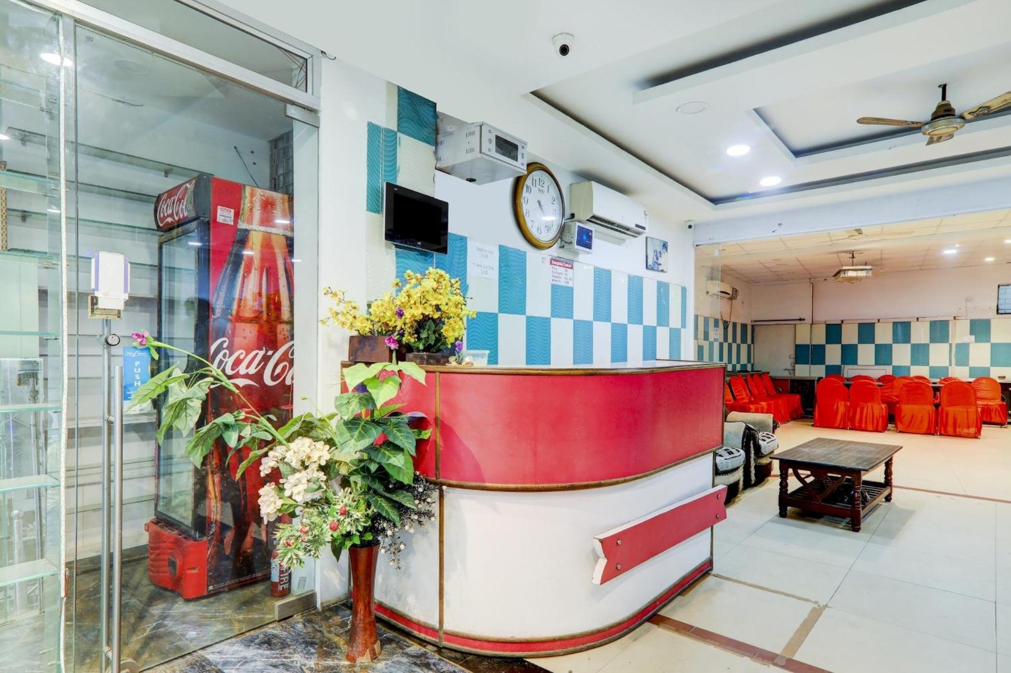 Hotel O Moon Palace Near Sahara Ganj Mall Лакнау Екстериор снимка