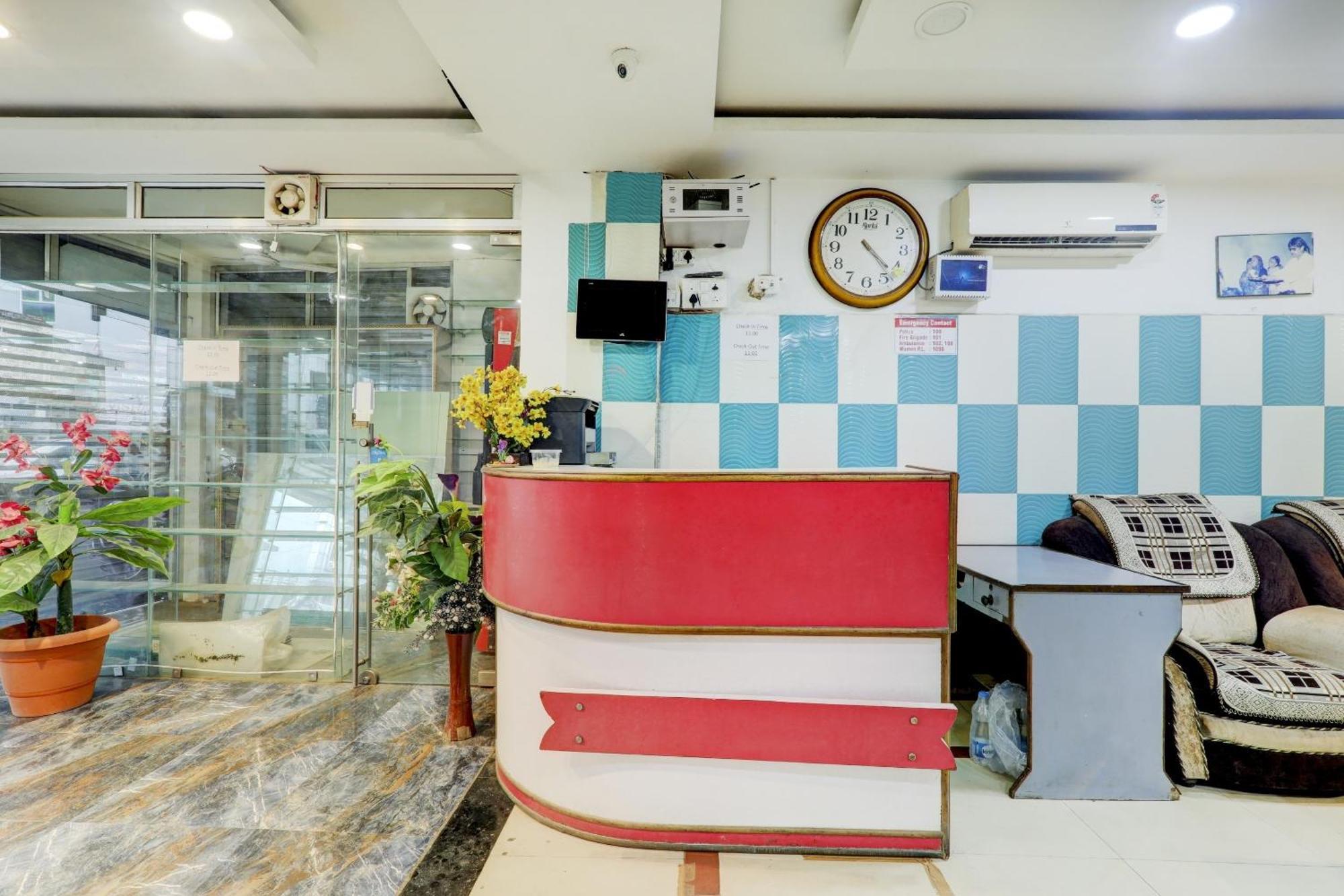 Hotel O Moon Palace Near Sahara Ganj Mall Лакнау Екстериор снимка