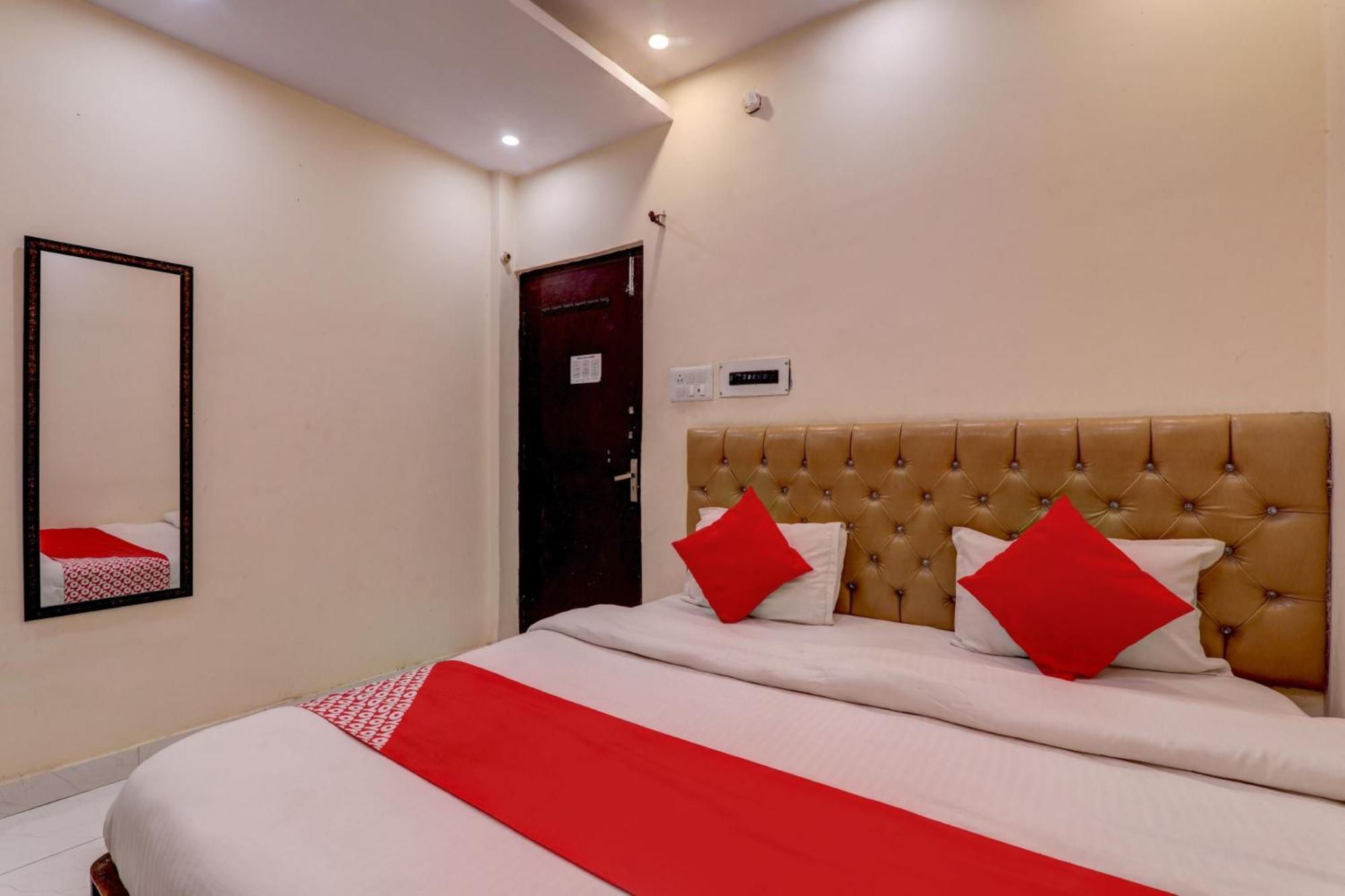 Hotel O Moon Palace Near Sahara Ganj Mall Лакнау Екстериор снимка